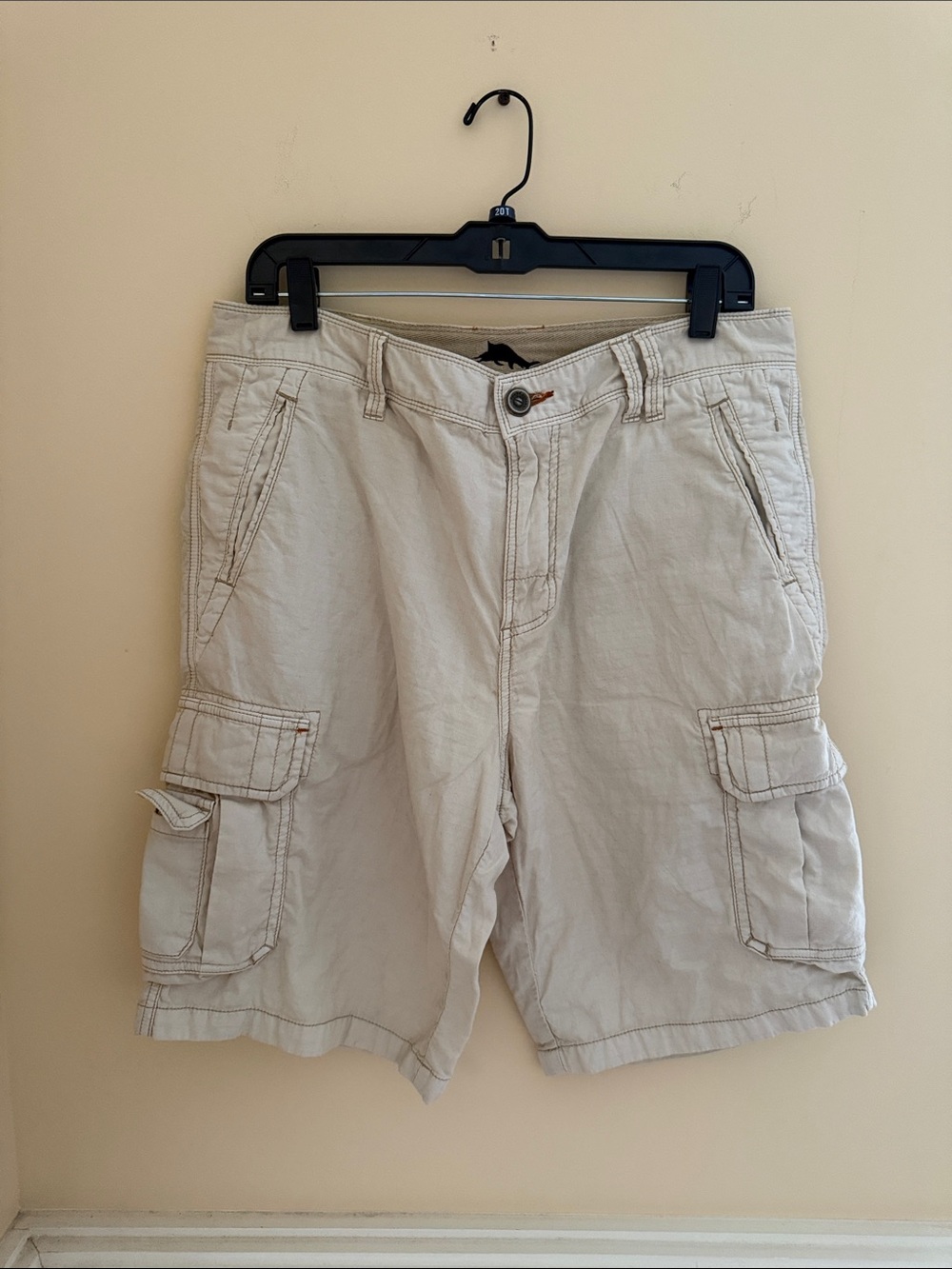 Tommy‎ Bahama Beige Cargo Shorts Size 34